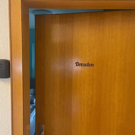 Dresden לינה וארוחת בוקר טרייר
